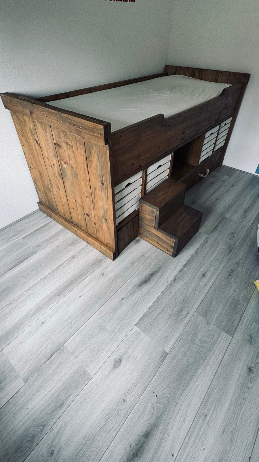 Uniek Steigerhouten Kinderbed met Opbergruimte, Ophalen, 90 cm, Eenpersoons, Bruin