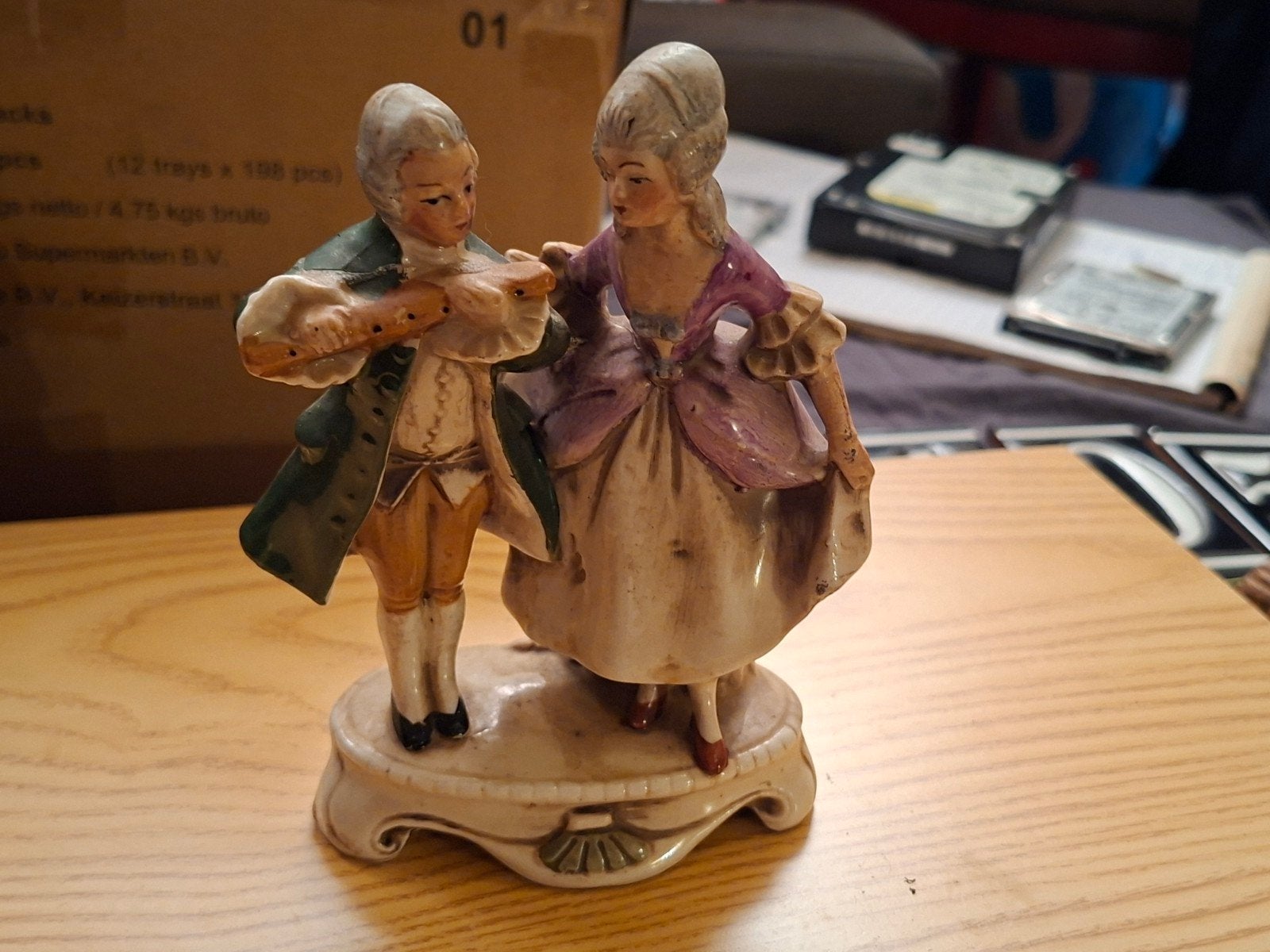 Vintage Porseleinen Beeldje: Muzikant en Dame, Ophalen