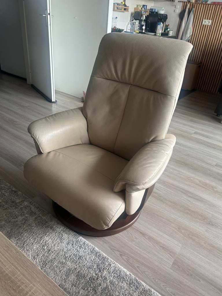 Lederen fauteuil, Huis en Inrichting, Fauteuils, Ophalen of Verzenden, Zo goed als nieuw, 75 tot 100 cm, 50 tot 75 cm