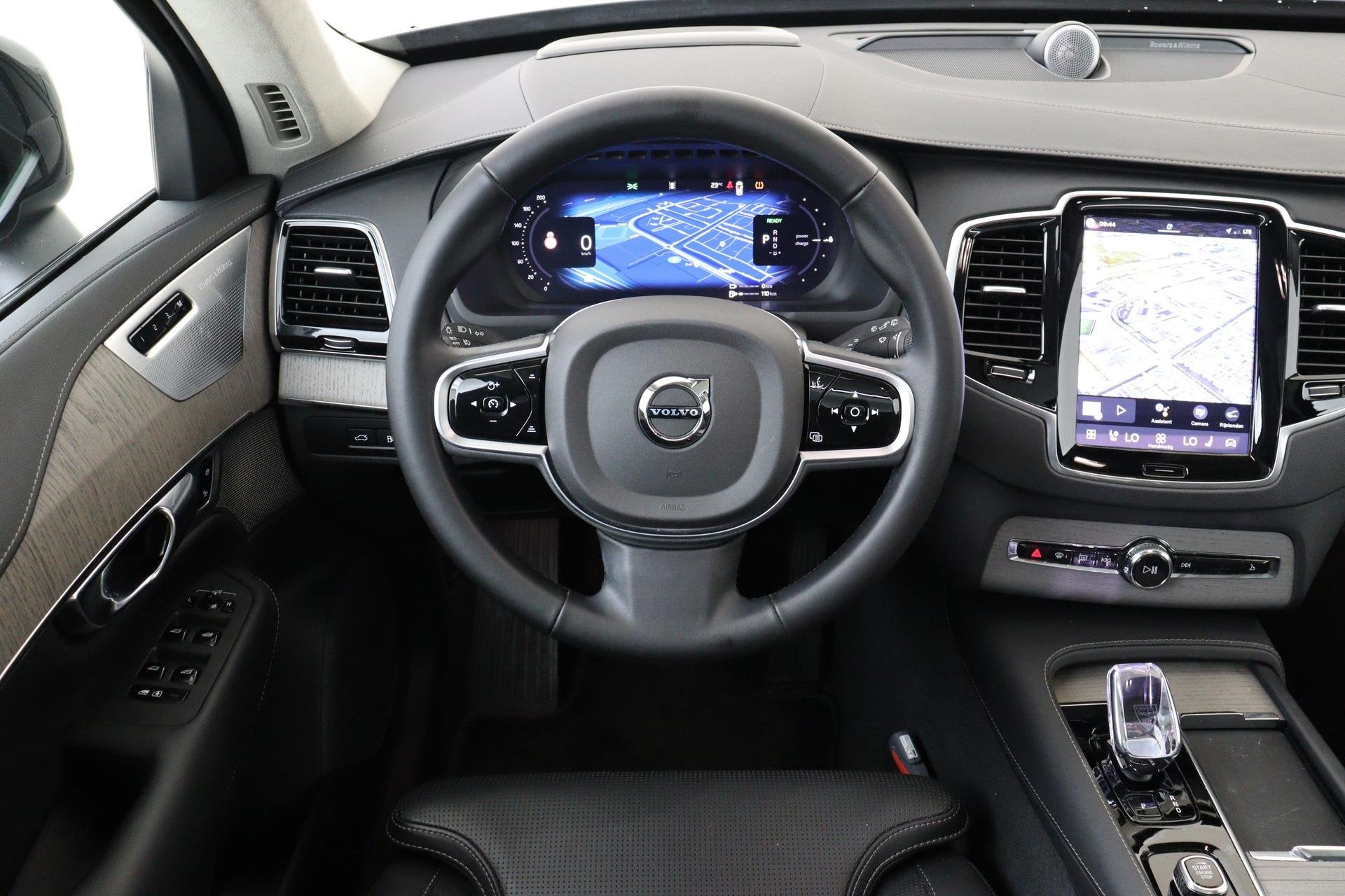 Volvo XC90 T8 PLUG-IN HYBRID AWD ULTRA DARK *FULL OPTIONS!*, 12 maanden, Gebruikt, Euro 6, 4 cilinders