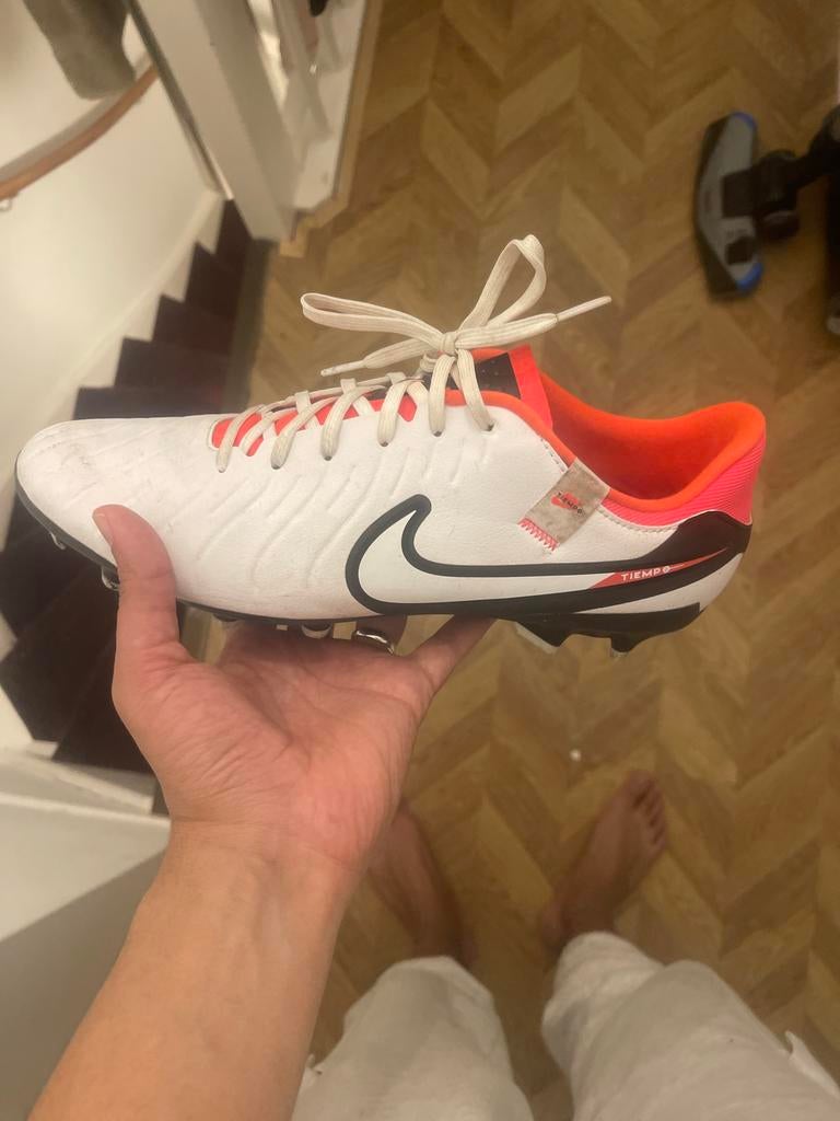 Nike Tiempo Voetbalschoenen Maat 44, Ophalen of Verzenden, Zo goed als nieuw, Wit, Sportschoenen