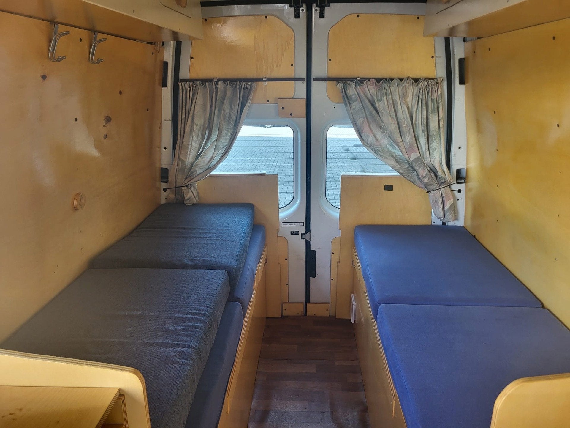 Foto 9 van Ford TRANSIT 350L VAN 115 HR 4,27 CAMPER 142.000 NAP LANG HO