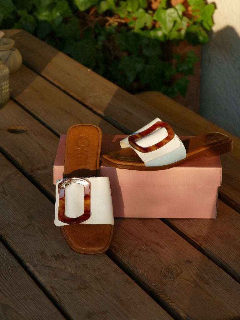 Elegante dames platte sandaal, Slippers, Wit, Ophalen of Verzenden, Zo goed als nieuw