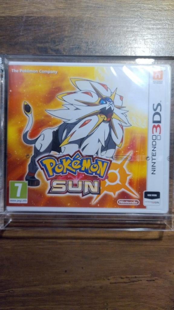 Pokémon Sun (3DS) - Nieuw & Geseald met Acryl Case, Spelcomputers en Games, Games | Nintendo 2DS en 3DS, Ophalen of Verzenden