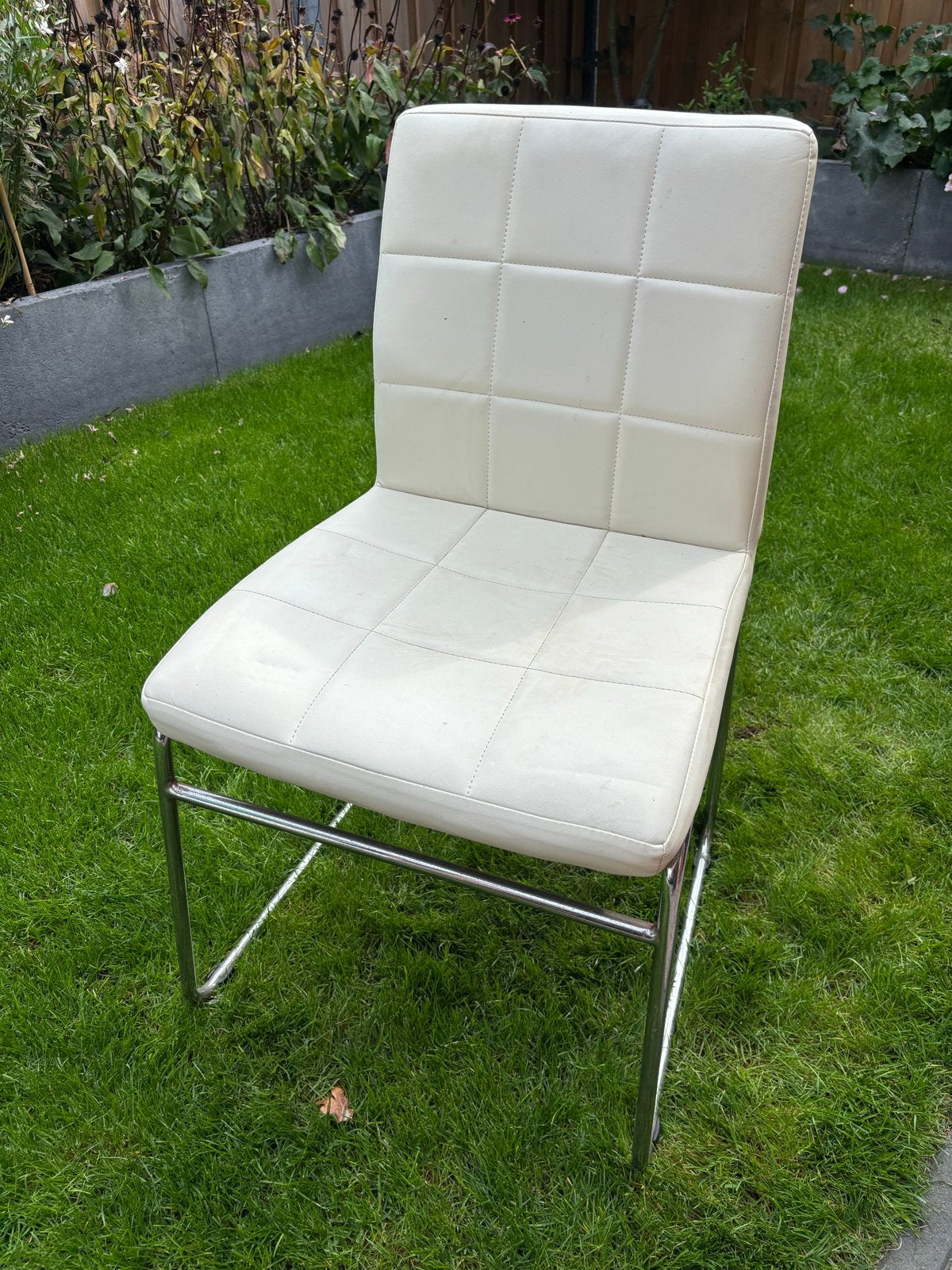 4 witte kunstleren eetkamerstoelen Jysk Hammel, Ophalen, Wit, Leer, Zo goed als nieuw