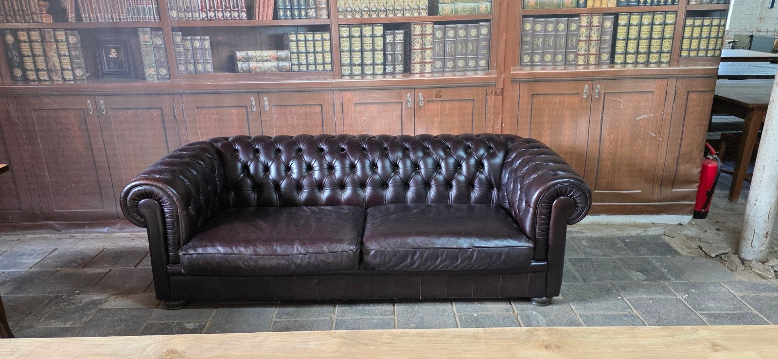 Dit is een STATEMENT chesterfield!!! KING 3-Zits by Natuzzi, Ophalen of Verzenden, Zo goed als nieuw, 200 tot 250 cm, Leer