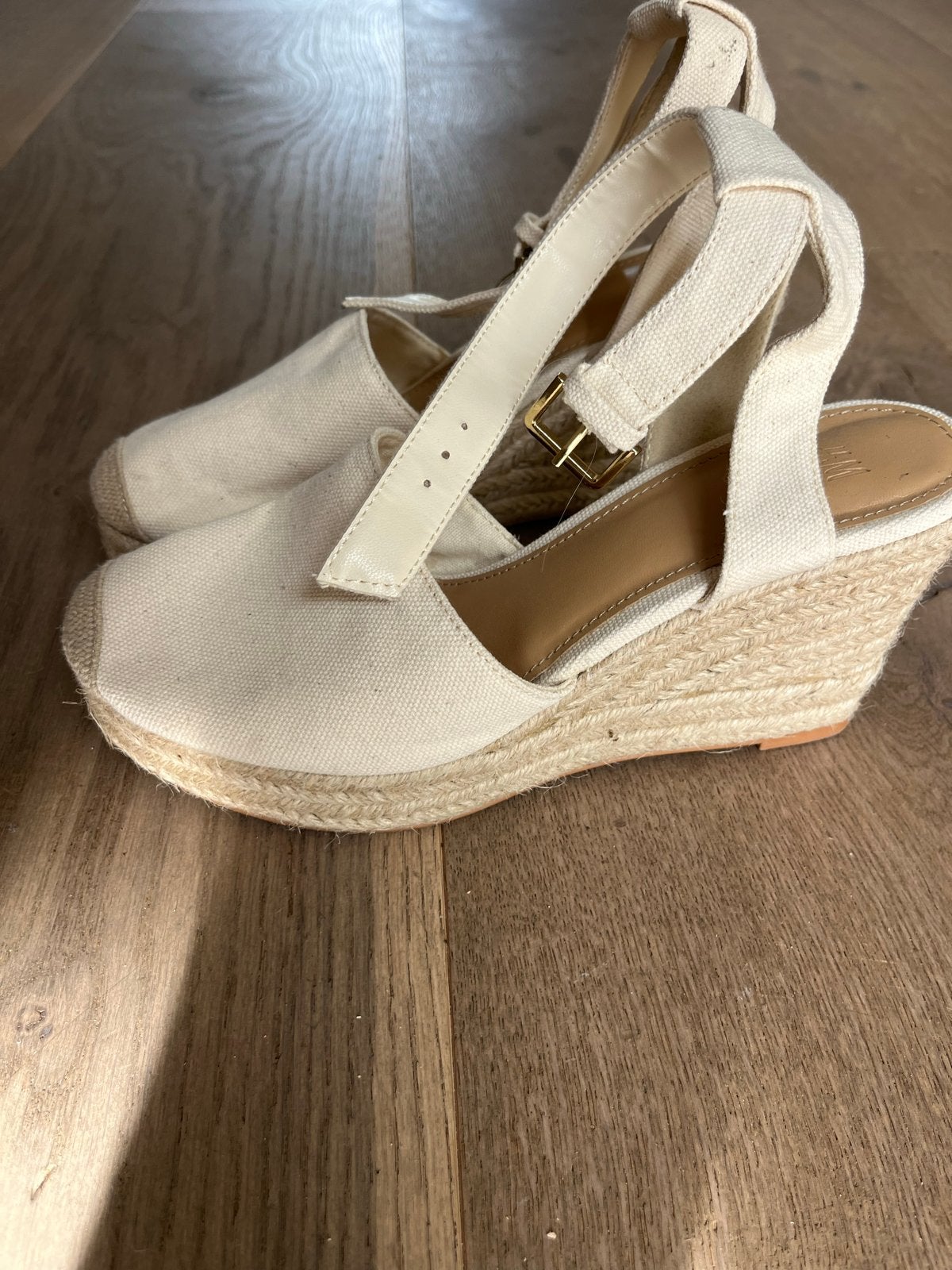 Schoenen met sleehak zo goed als nieuw maat 38, Ophalen of Verzenden, Zo goed als nieuw, Beige, Schoenen met hoge hakken
