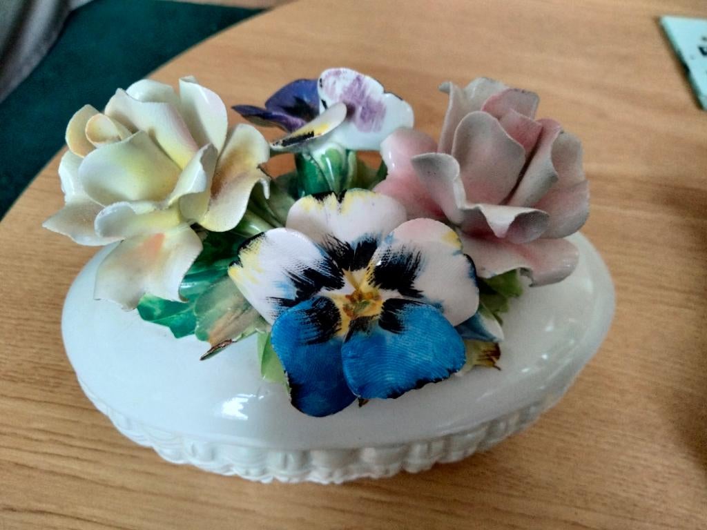 Snuisterijen/sieradendoosje bloemen. Vintage. gemerkt, Antiek en Kunst, Curiosa en Brocante, Ophalen