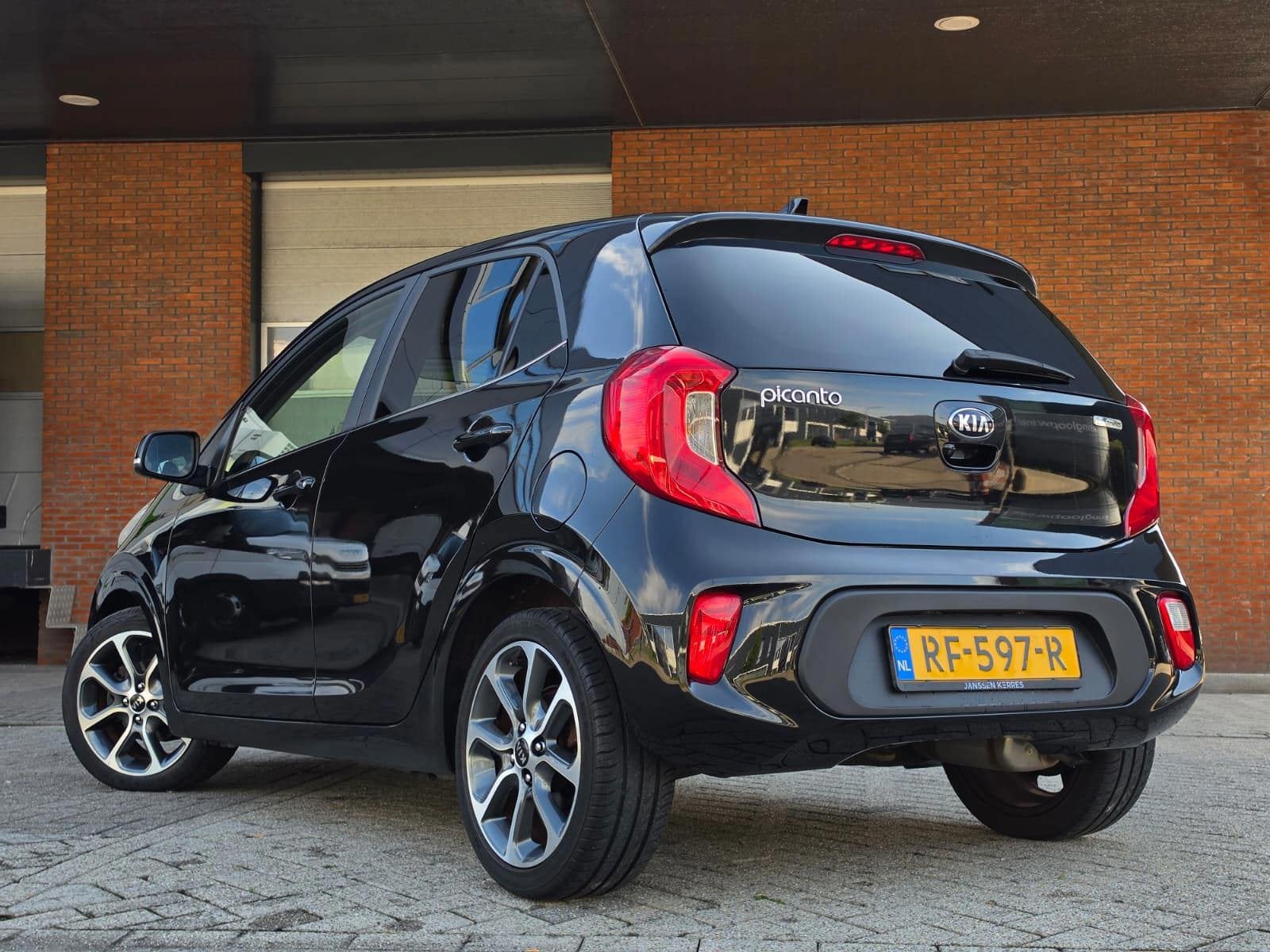 Kia Picanto 1.0 CVVT Colour Edition|Carplay|Achteruitrijcame, Voorwielaandrijving, Dealer onderhouden, Gebruikt, Euro 6