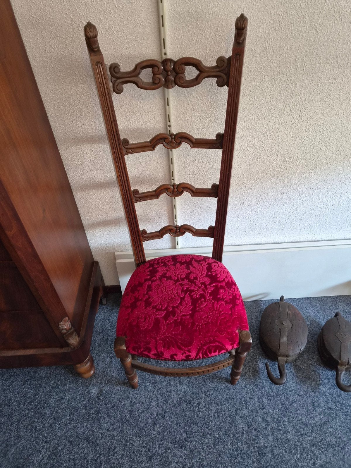 Antieke Empire Stoel met Rood Fluweel. 25 euro, Ophalen