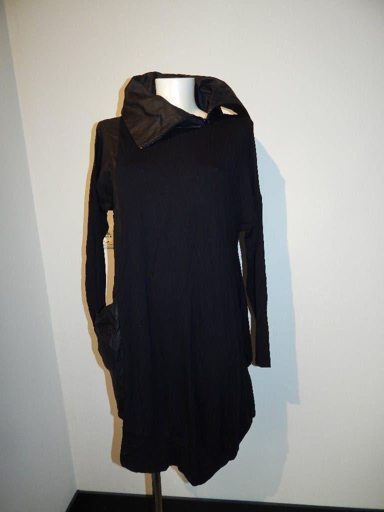 Elsewhere zwarte jurk grote kraag met rits leder look delen