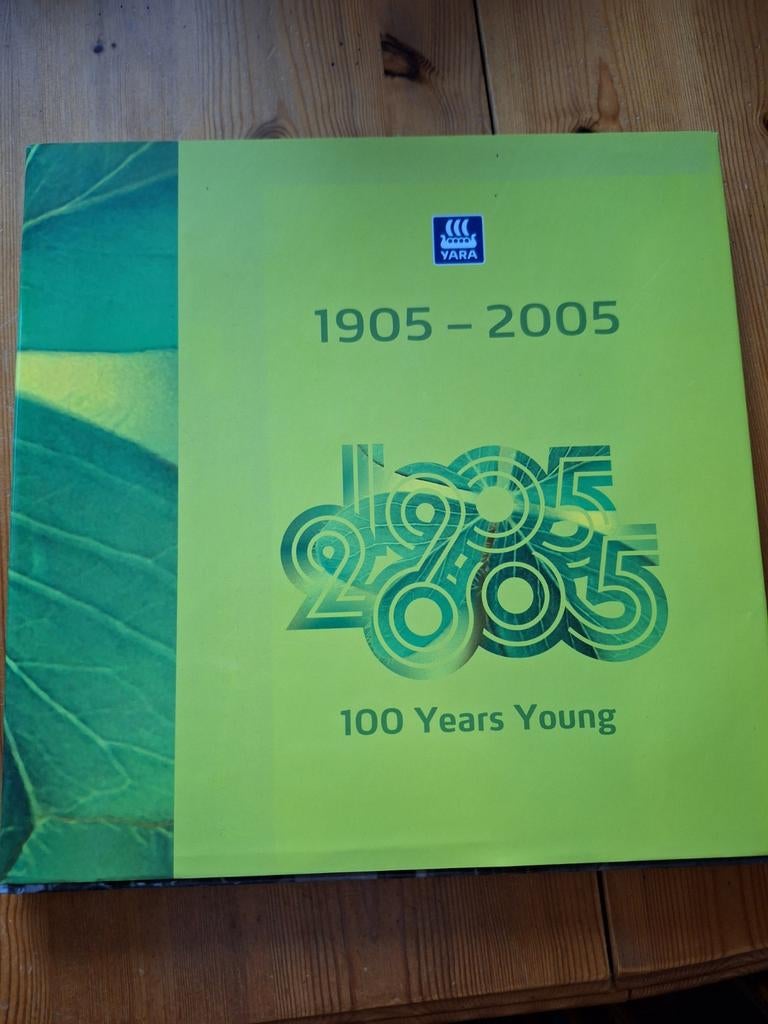 Yara: 100 Jaar in Meststoffen (1905-2005) - Jubileumboek, Onbekend, Europa overig, Ophalen of Verzenden, Zo goed als nieuw