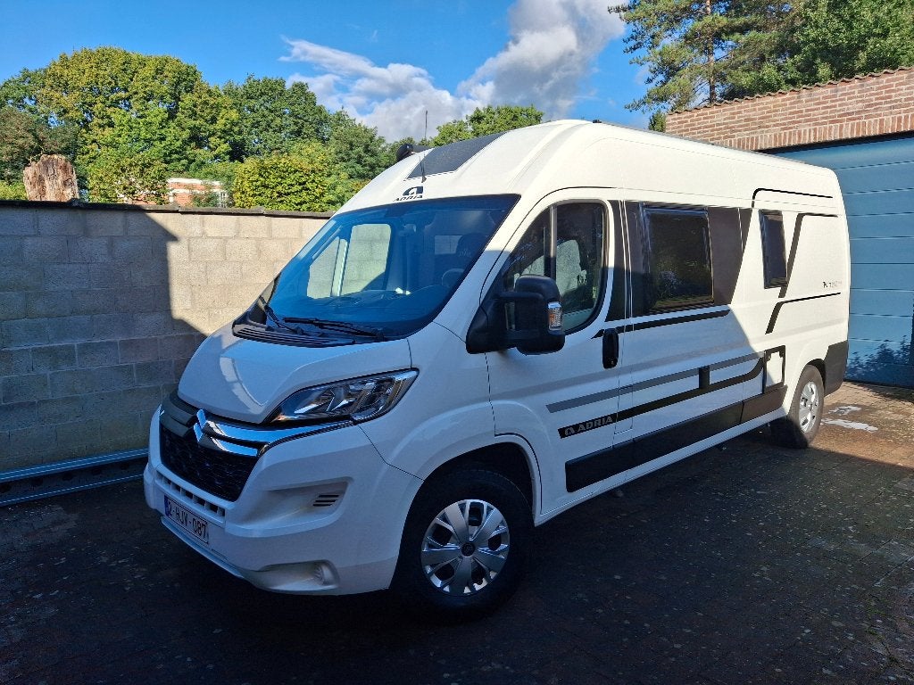 Adria Twin Buscamper - Compact en Compleet, Chemisch toilet, Buscamper of Camperbus, Luifel, Ringverwarming