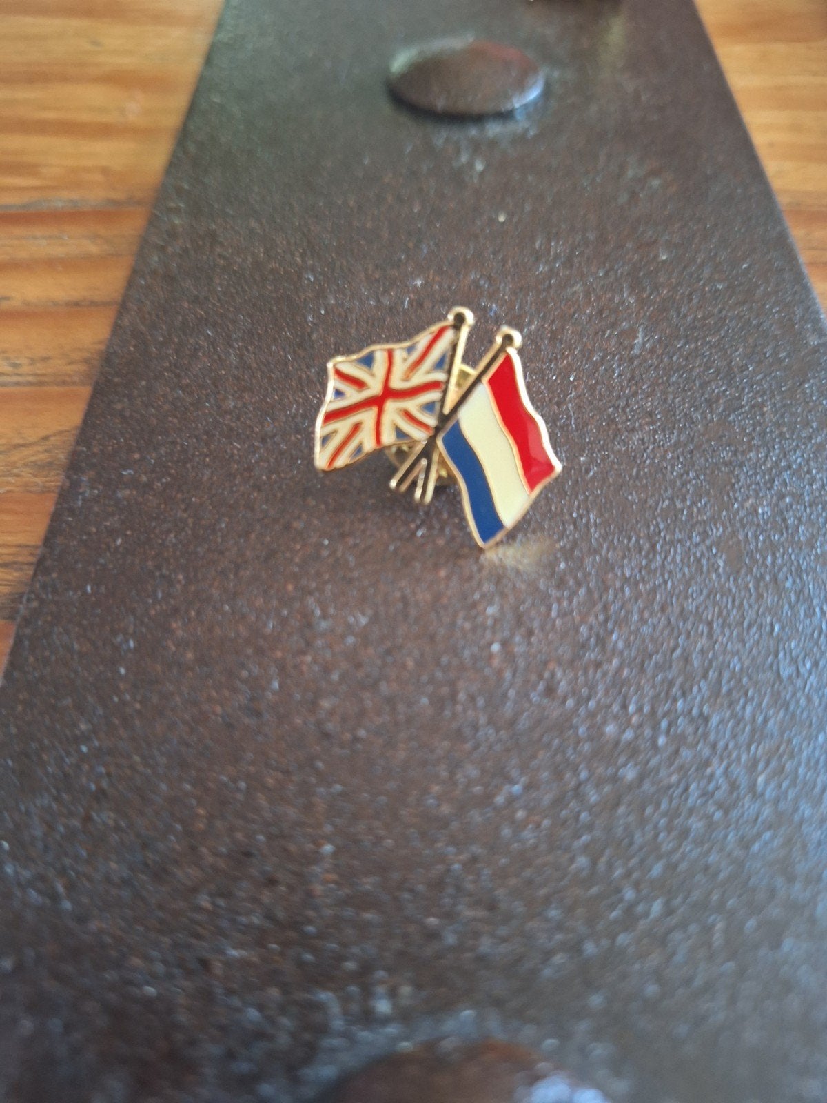 Pin met vlaggen van het VK en Frankrijk, Ophalen of Verzenden, Gebruikt, Stad of Land, Speldje of Pin