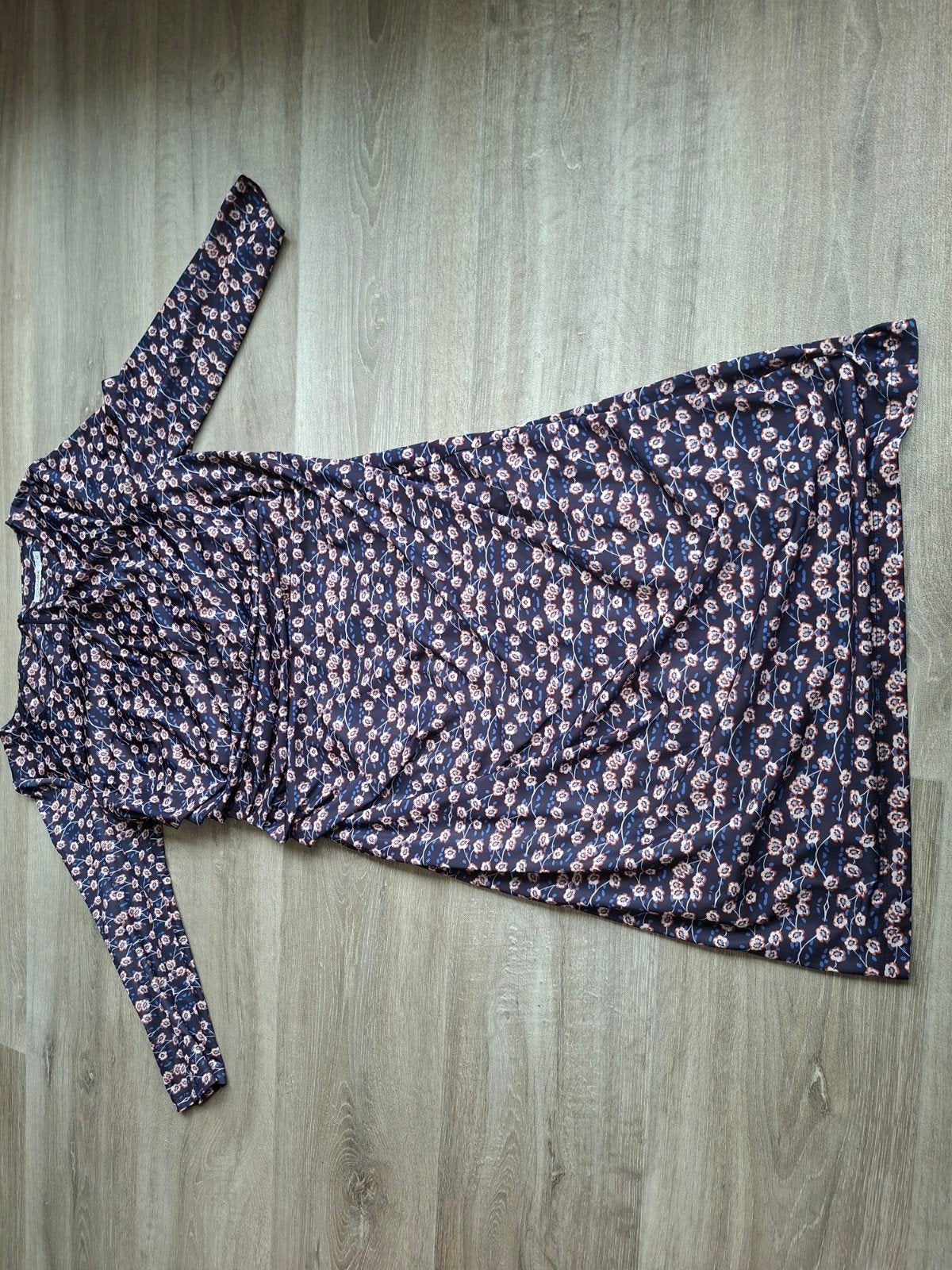 Donkerblauwe jurk met bloemenprint - Maat M Cadadia, Blauw, Onder de knie, Ophalen, Maat 38/40 (M)