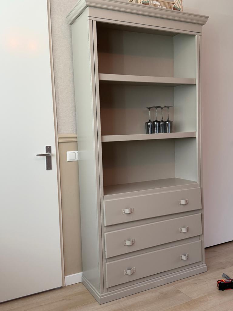Antieke beige kast, Antiek en Kunst, Antiek | Meubels | Kasten, Ophalen