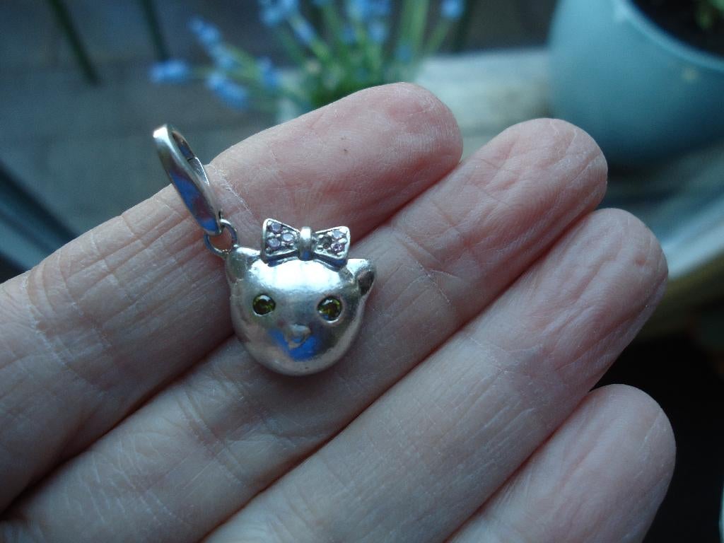 echt zilveren hang on bedel massief hello kitty 925, Overige merken, Ophalen of Verzenden, Zo goed als nieuw, 1 bedel