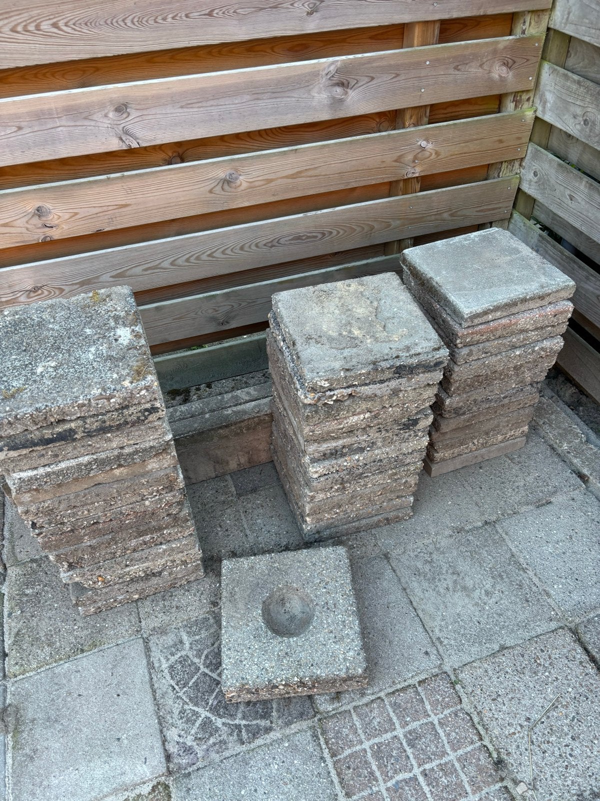 Gebruikte terrastegels en banden gratis!!!, Ophalen, Gebruikt, 10 m² of meer, Beton