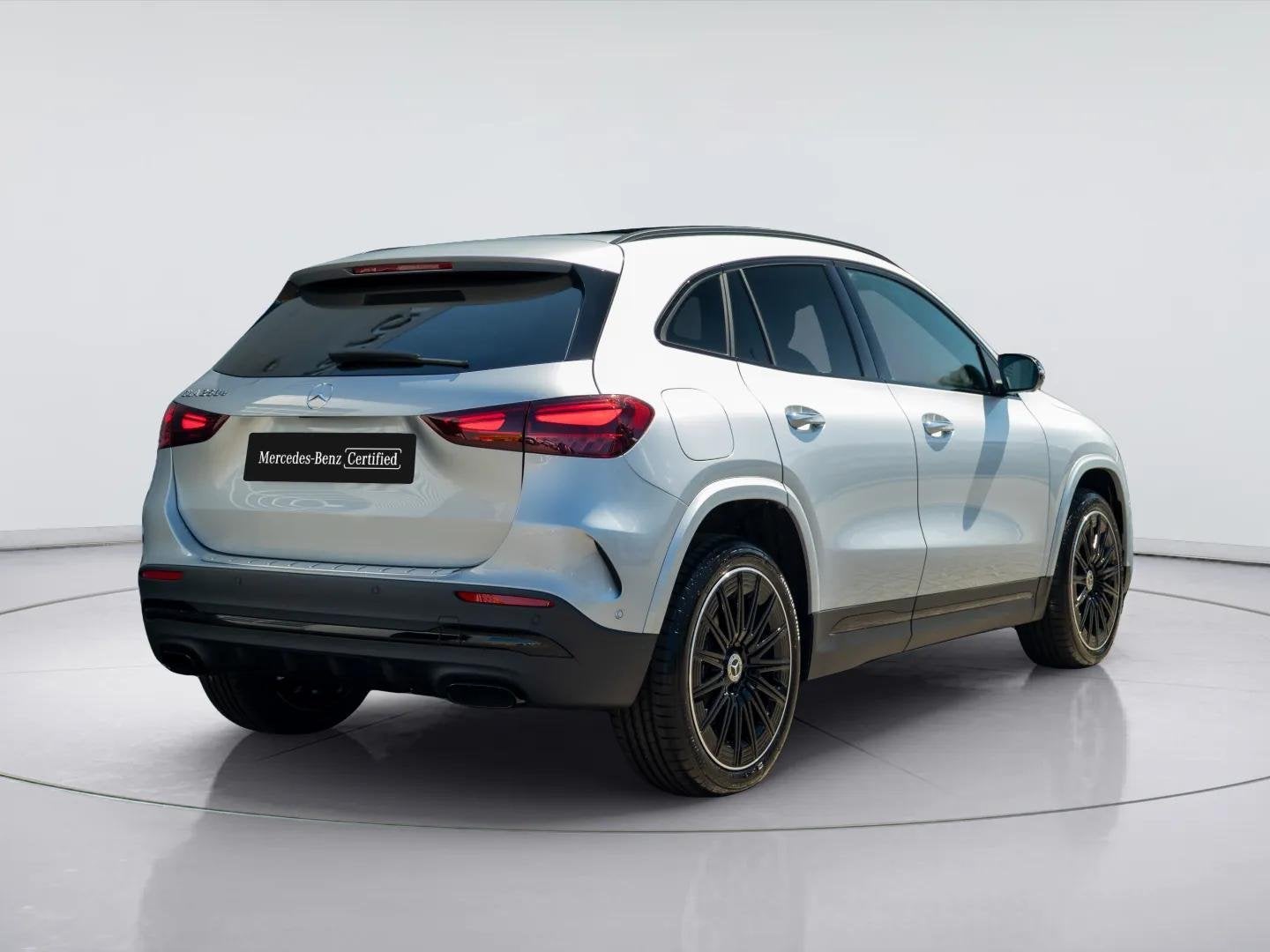 Mercedes-Benz GLA 250 e 140 Years Edition Premium PLUS | Pan, Auto's, Dealer onderhouden, 1800 kg, 4 cilinders, 16 kWh
