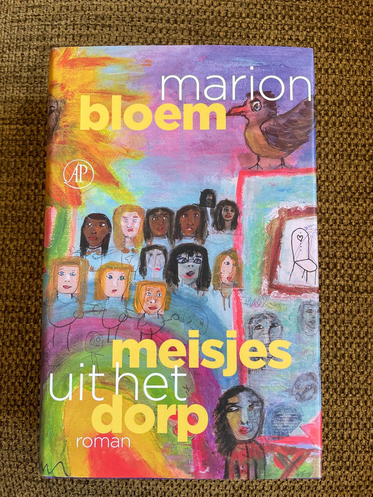 Marion Bloem - Meisjes uit het dorp, Ophalen of Verzenden, Zo goed als nieuw, Marion Bloem