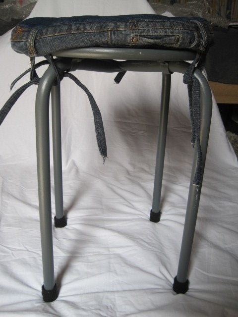 kruk. Grijs met dekje van spijkerstof. Hoogte kruk 50 cm., Huis en Inrichting, Krukjes, Ophalen, Zo goed als nieuw, Staal