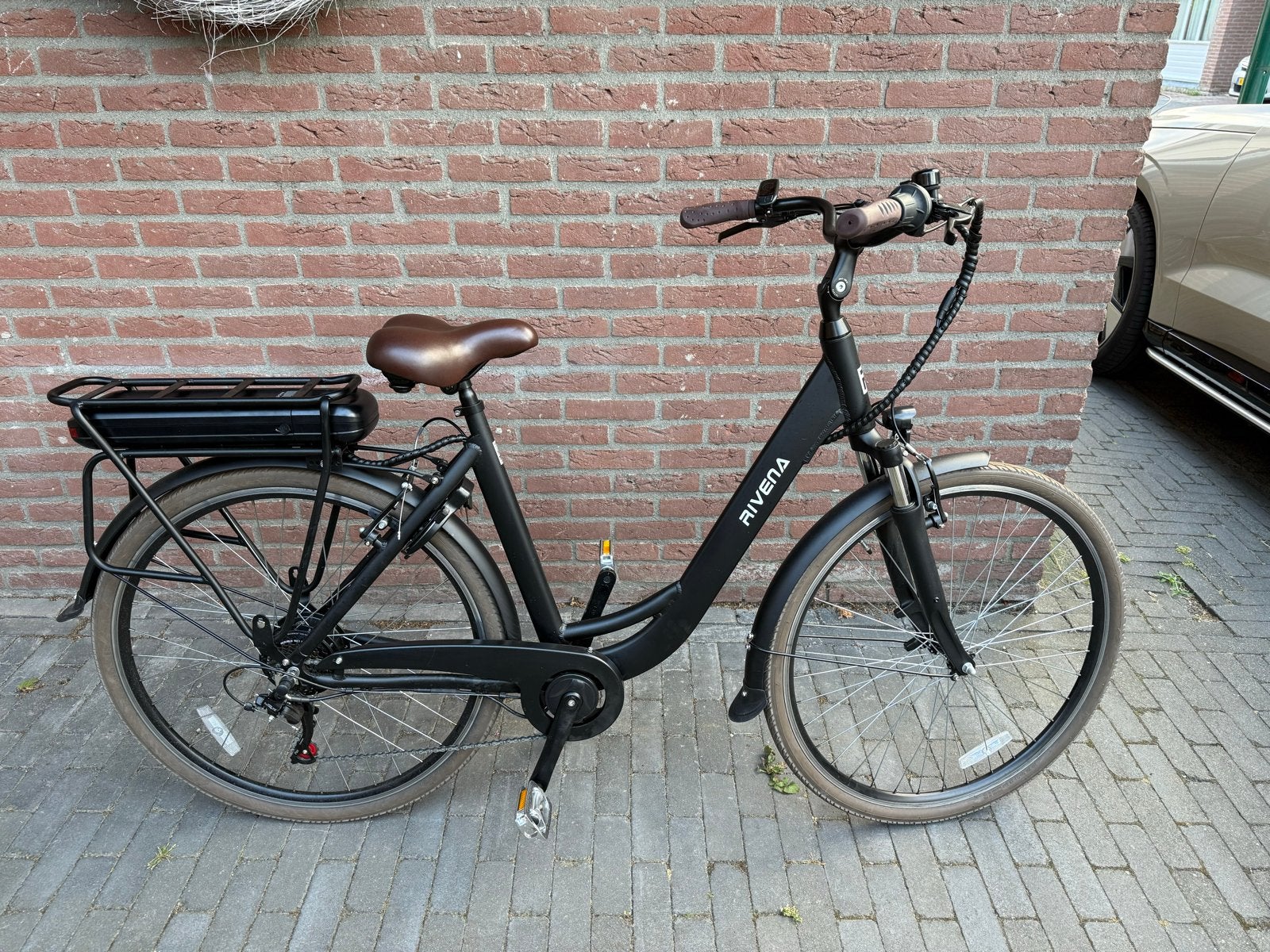 Rivena E-bike met achtermotor, Fietsen en Brommers, Elektrische fietsen, Ophalen, Zo goed als nieuw, 50 km per accu of meer, Overige merken
