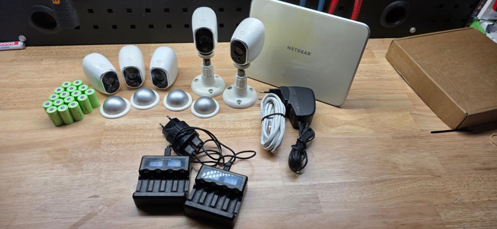 Arlo camera systeem set. 5 camera's, Audio, Tv en Foto, Videobewaking, Ophalen of Verzenden