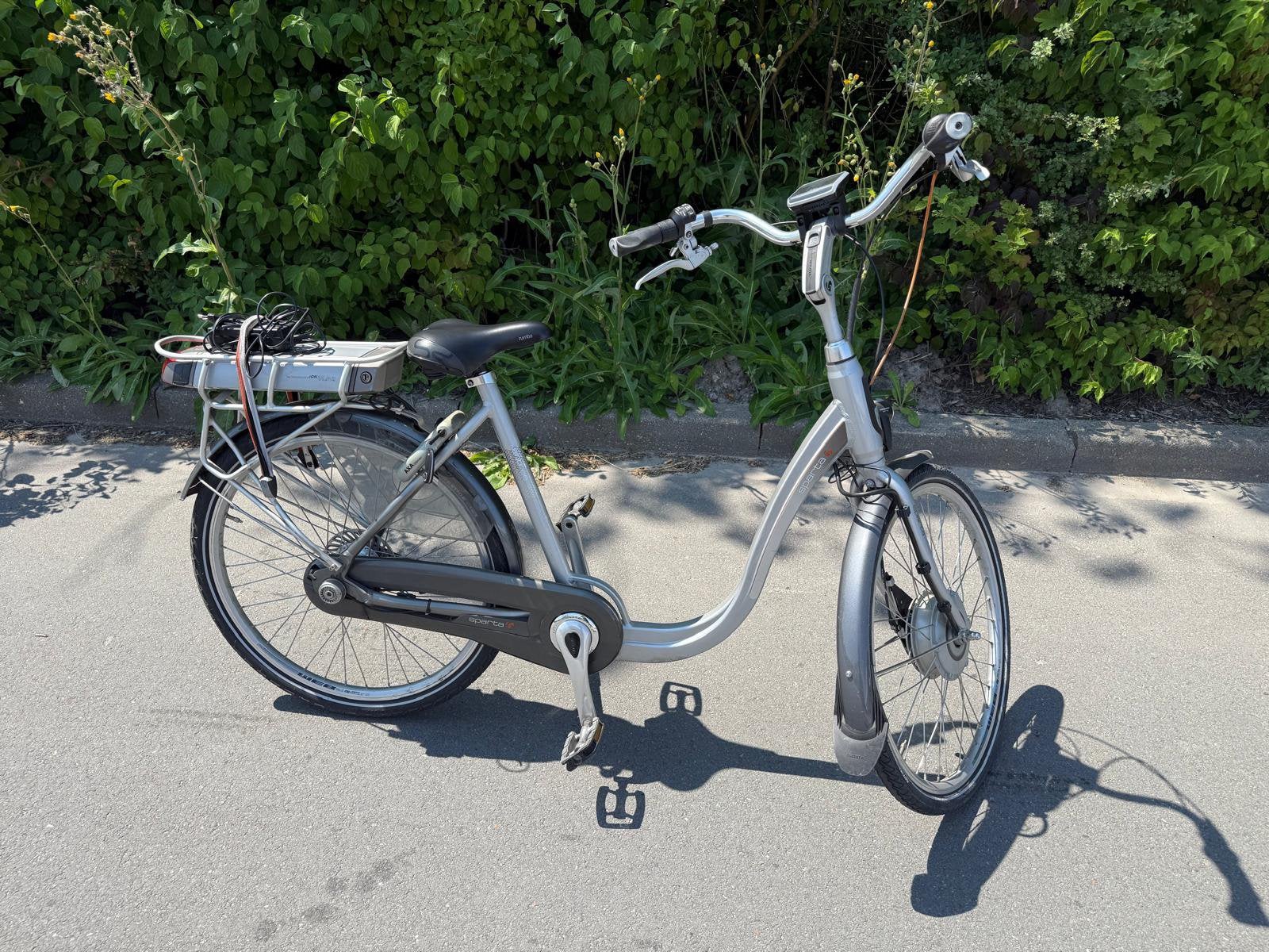 Sparta entree elektrische dames fiets (lage instap), Fietsen en Brommers, Elektrische fietsen, Ophalen, Sparta, Zo goed als nieuw