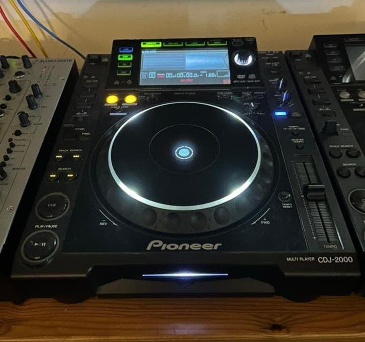 2xCDJ 2000 met flightcase, Muziek en Instrumenten, Dj-sets en Draaitafels, Ophalen, Gebruikt, Dj-set, Pioneer