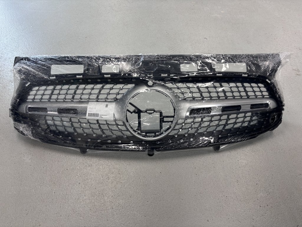 Diamant grill W247 GLA  Klasse A2478805306 360 camera, Niet ingevuld, Gebruikt, Voor, Mercedes-Benz
