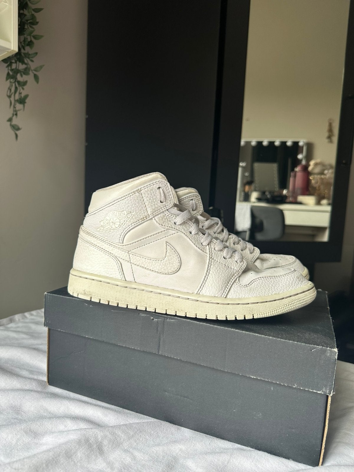 Air jordan 1 mid, Wit, Ophalen of Verzenden, Sneakers of Gympen, Gedragen