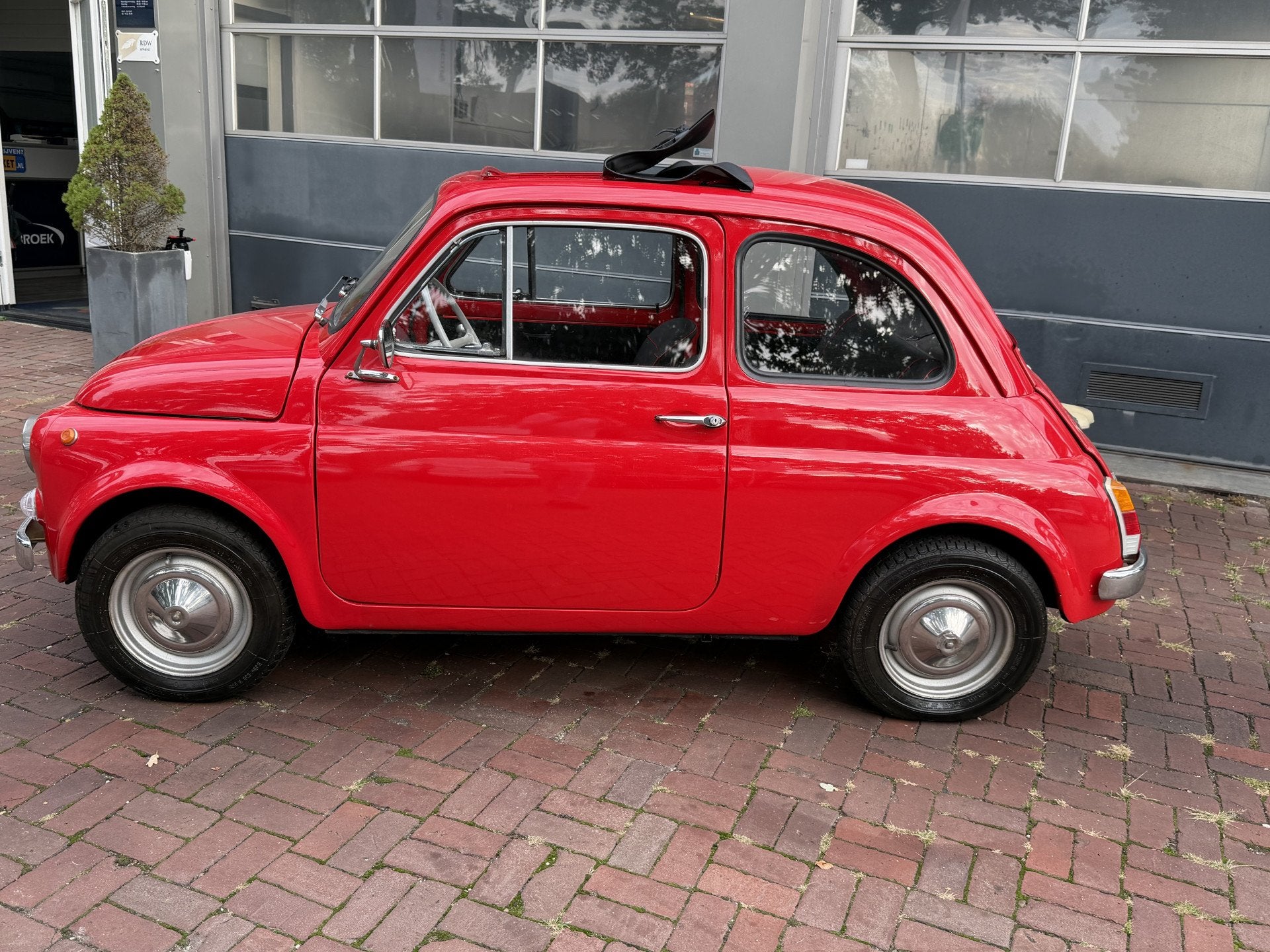 Fiat 500 500 R uit 1971 is een echte klassieker en een heerl, Auto's, Lederen bekleding, Achterwielaandrijving, Zwart, 594 cc