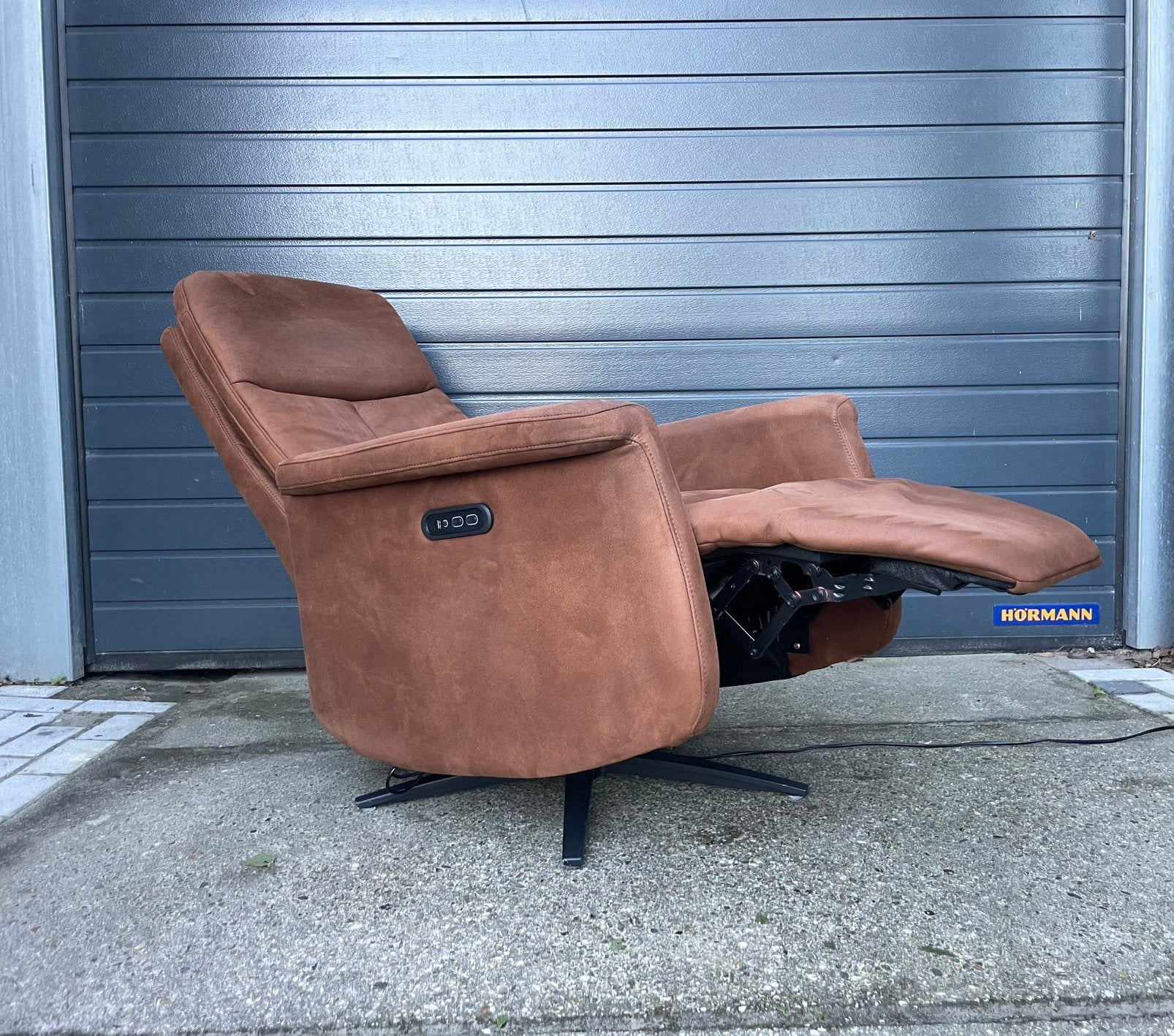 Nette elektrische bruine relax fauteuil / relaxstoel, Huis en Inrichting, Ophalen, Minder dan 75 cm, 50 tot 75 cm, A