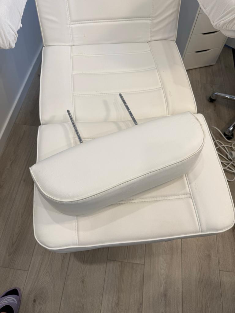 Elektrische behandelstoel/ beautystoel inclusief draaikruk, Huis en Inrichting, Stoelen, Ophalen, Kunststof, Gebruikt, Twee