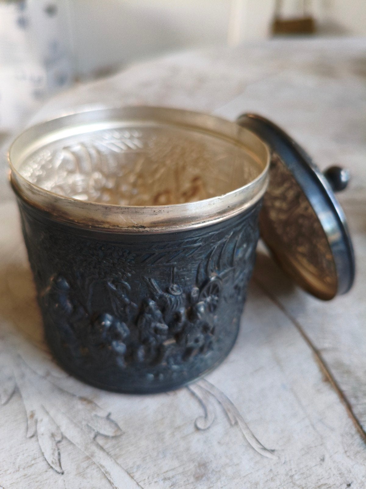 Oud verzilverd potje met Gedetailleerde Reliëfs, Ophalen of Verzenden