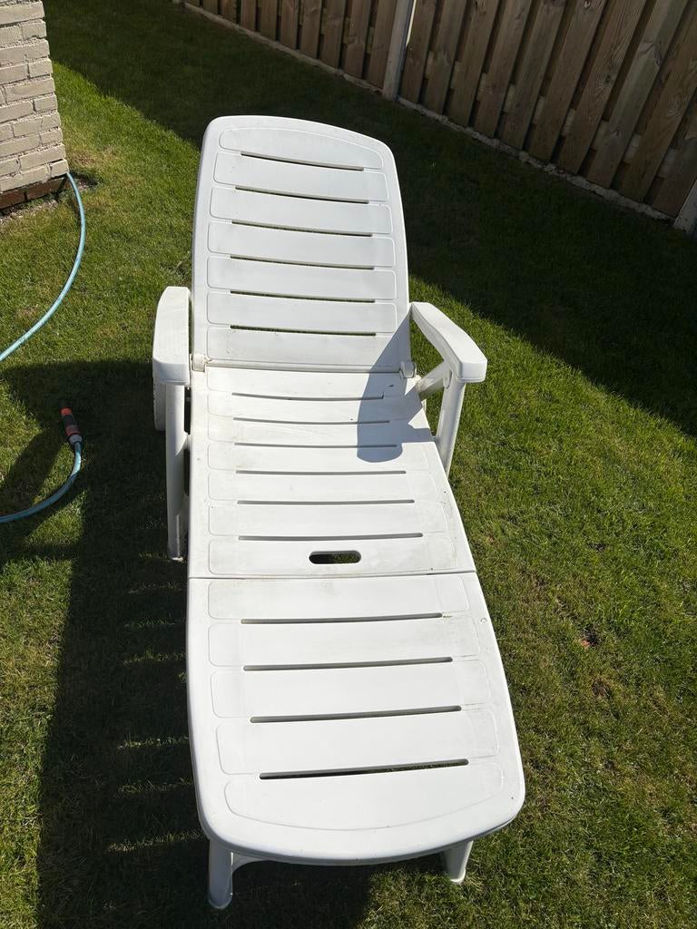 Witte kunststof ligstoel - verstelbaar, Tuin en Terras, Ophalen, Gebruikt, Kunststof, Verstelbaar