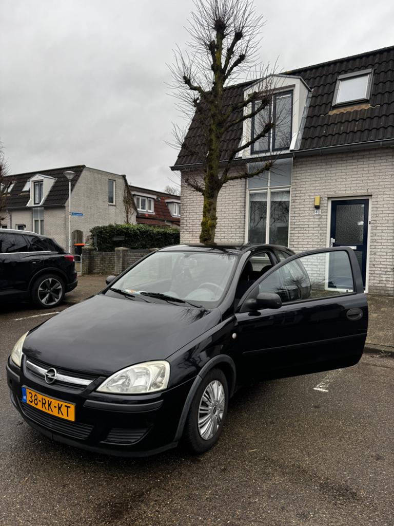 Opel Corsa automaat 2005 Zwart- APK tot 2027, Auto's, 450 kg, 31 €/maand, 4 cilinders, 1229 cc