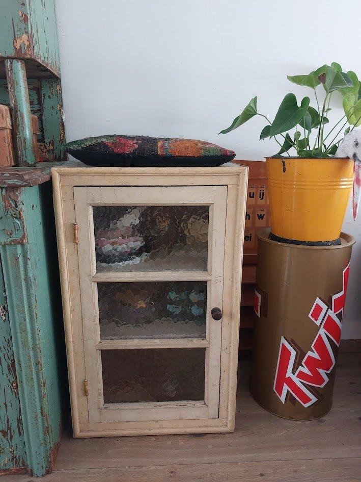 Brocante glazen vitrine kast, Antiek en Kunst, Curiosa en Brocante, Ophalen