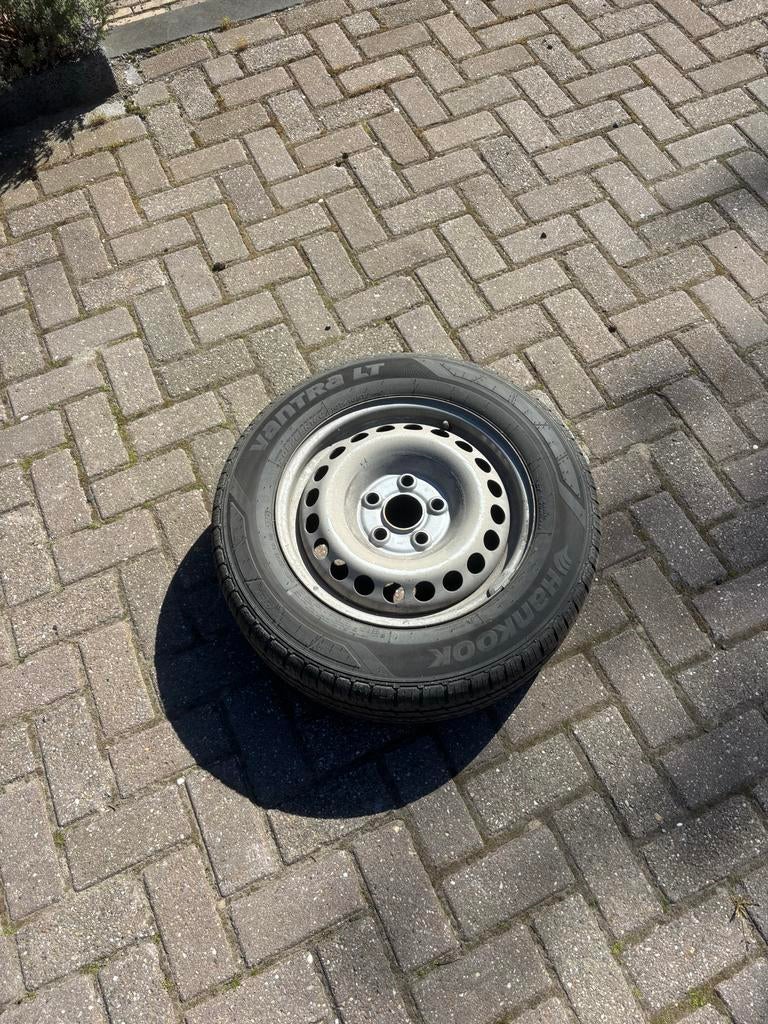 Hankook Vantra LT 195/70R15C band op stalen velg, 15 inch, Banden en Velgen, Ophalen of Verzenden, 195 mm