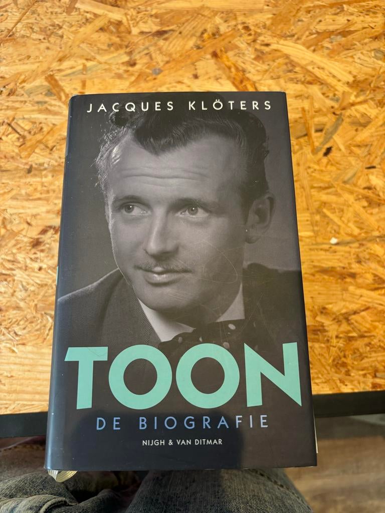 Toon: De biografie van Jacques Klöters, Ophalen of Verzenden, Zo goed als nieuw, Kunst en Cultuur