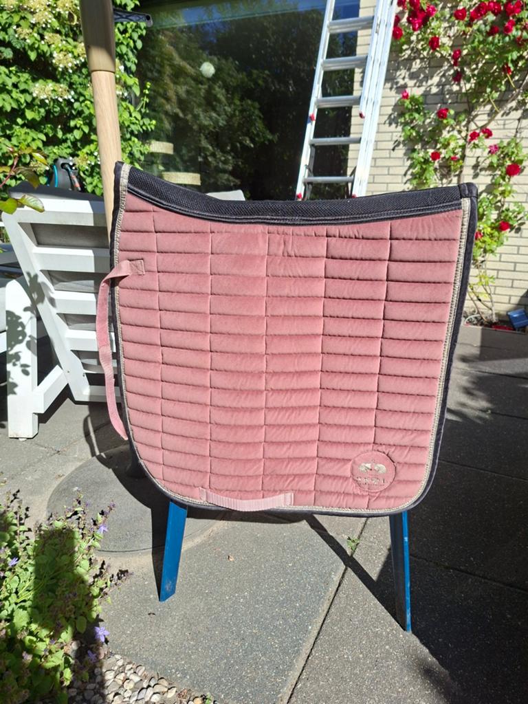 Dressuur dekje full roze skol, Full (L), Fluweel, Ophalen of Verzenden, Zo goed als nieuw