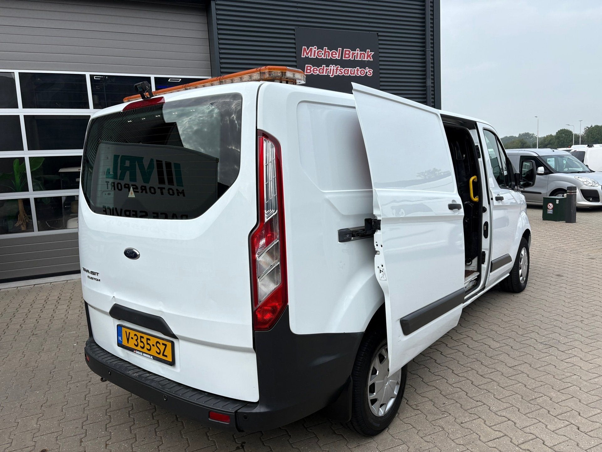Ford Transit Custom 290 2.2 TDCI L2H1 Airco, Auto's, Voorwielaandrijving, Gebruikt, Zwart, 4 cilinders