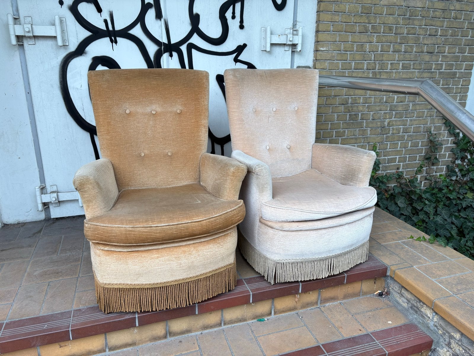 Twee Vintage Fauteuils met Franjes - Beige/Goud, Huis en Inrichting, Fauteuils, Ophalen, Gebruikt, Stof, 75 tot 100 cm