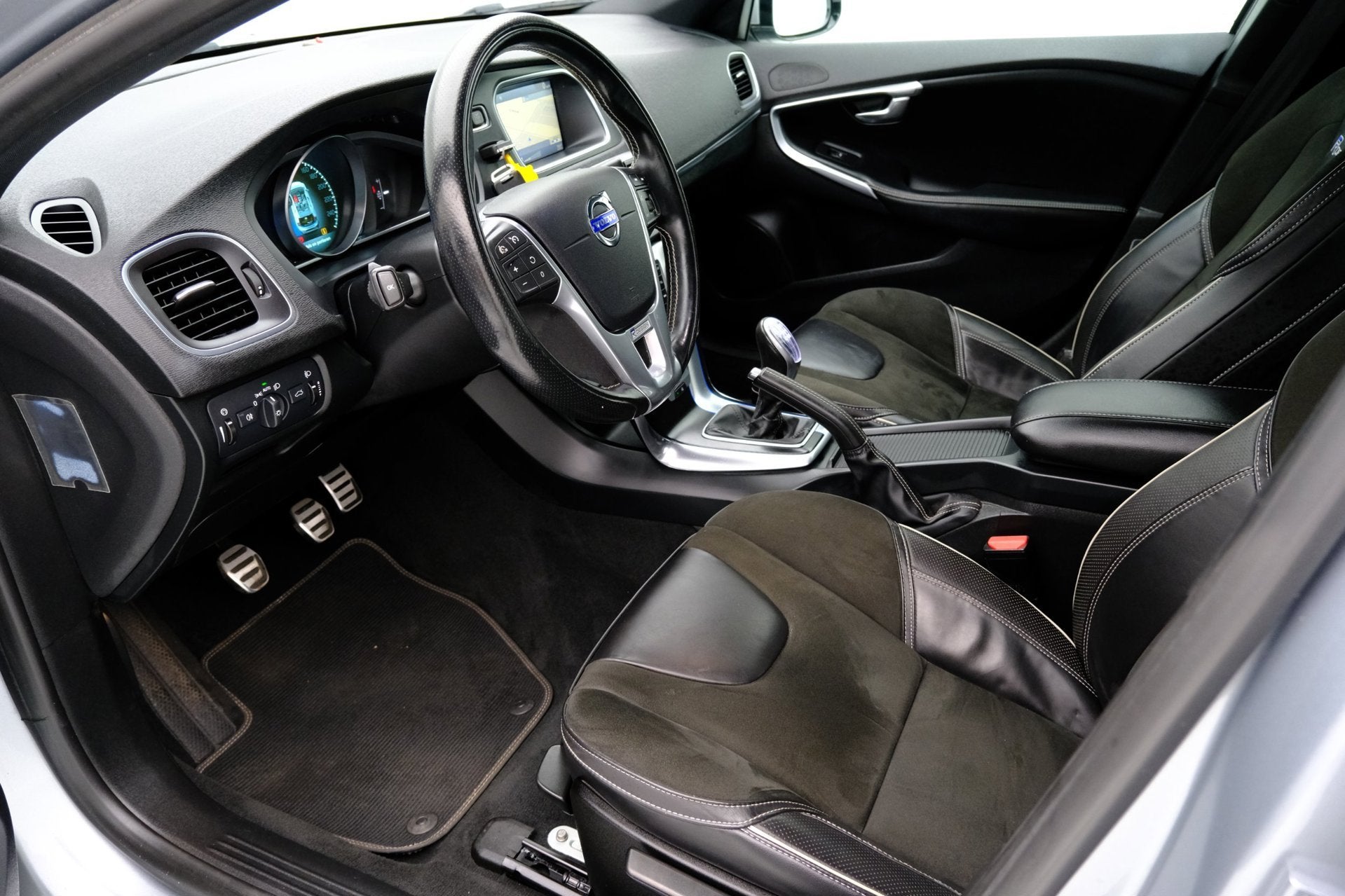Volvo V40 1.6 T2 R-Design|Navi|PDC|Cruise|LMV, Voorwielaandrijving, Gebruikt, 4 cilinders, Verwarmde buitenspiegels
