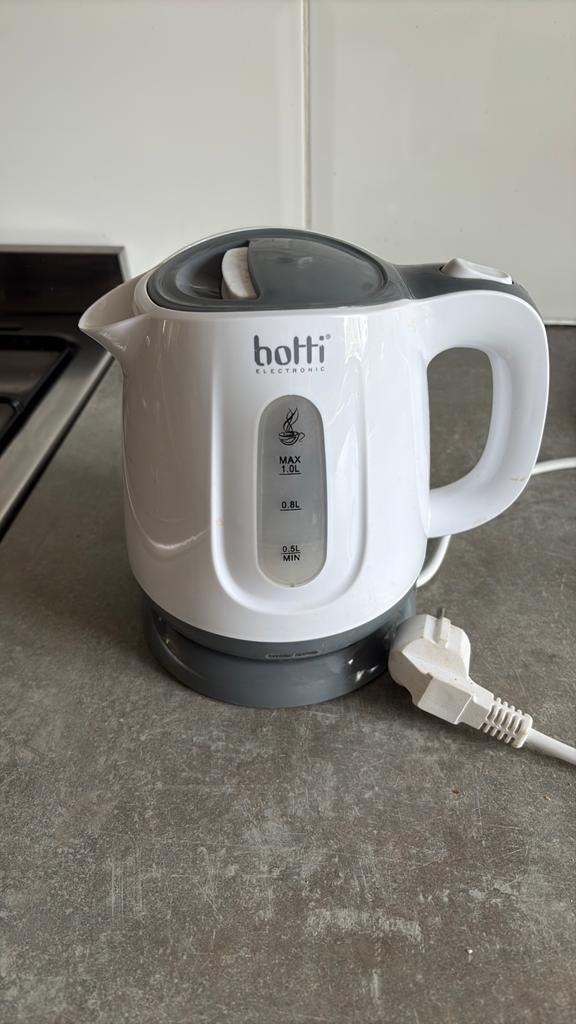 Hotti waterkoker 1 liter - met lichte kalkaanslag, Witgoed en Apparatuur, Waterkokers, 1 tot 2 liter, Ophalen of Verzenden, Gebruikt
