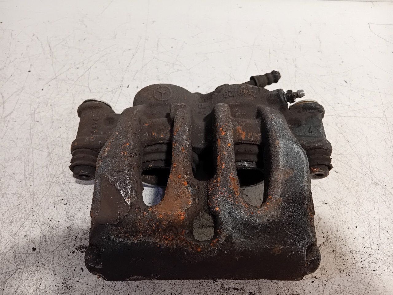 Remklauw links voor Mercedes-Benz Vito, Onderdelen@venauto.nl, Van der Ven Autorecycling B.V., Gebruikt, Ettenseweg 76, 4706 PB Roosendaal, The Netherlands