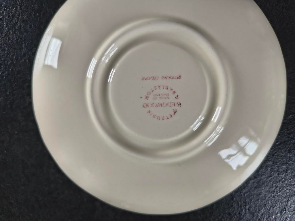 Diverse Wedgwood schotels en 5 kopjes queens shape, Ophalen