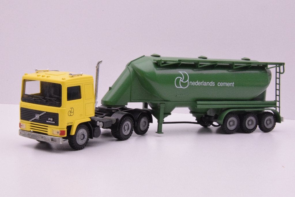 Volvo F12  '' Nederlands Cement ''  Conrad, Ophalen of Verzenden, Zo goed als nieuw, Bus of Vrachtwagen, Conrad