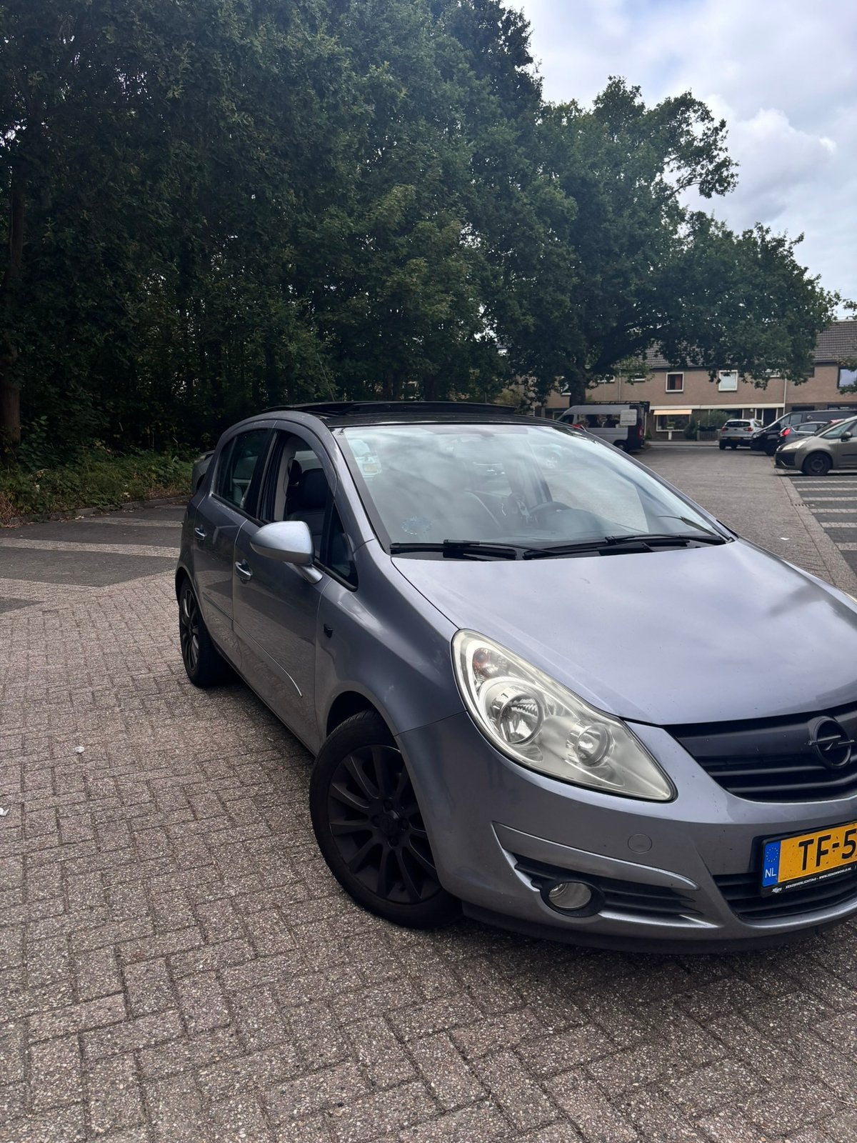 Opel Corsa 1.2 16V 5D 2007 Grijs zsm weg ivm andere auto, Auto's, Voorwielaandrijving, Zwart, 4 cilinders, 49 €/maand