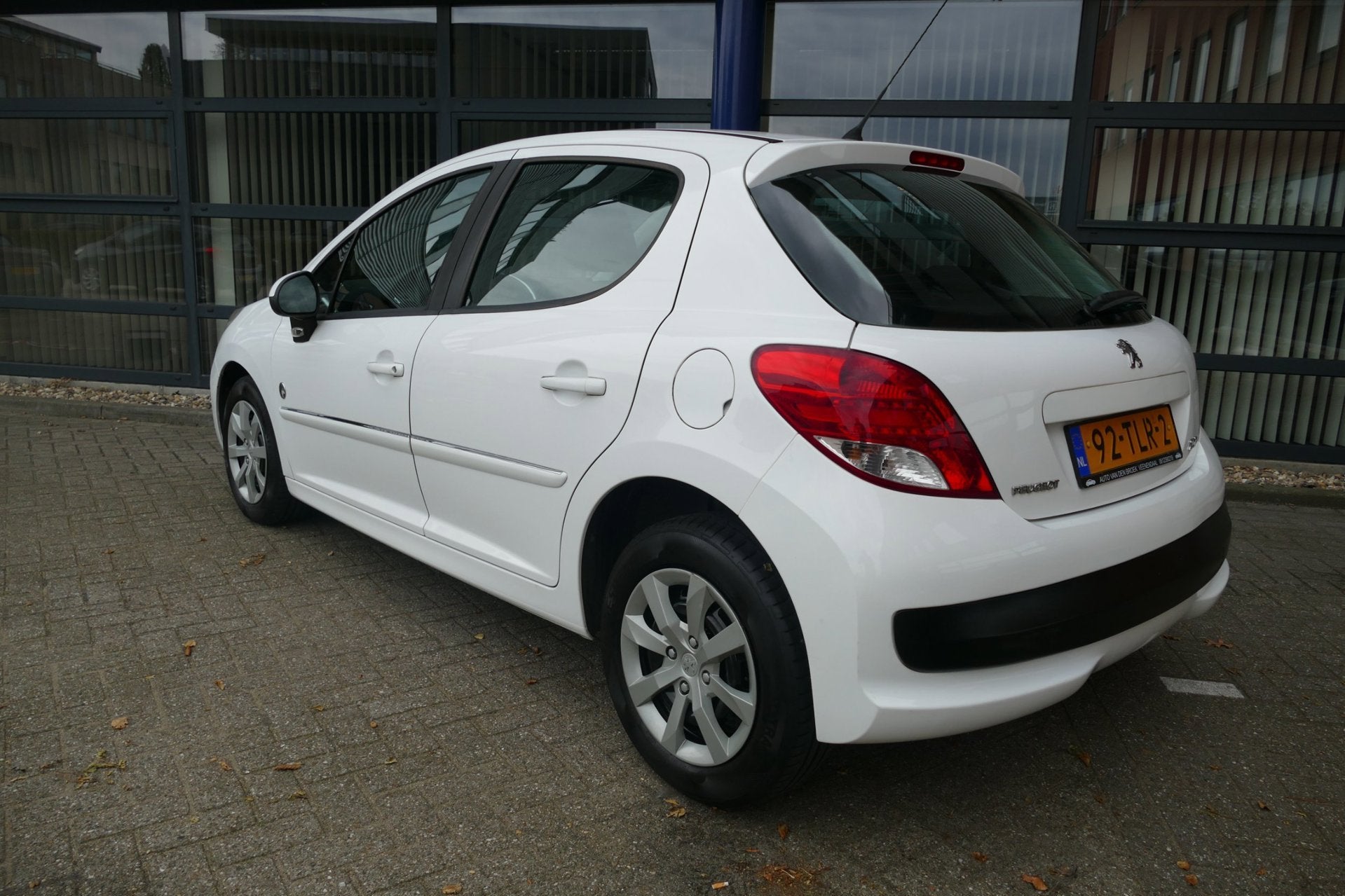 Peugeot 207 1.4 VTi Urban Move 5drs Apk 20-06-2027, Voorwielaandrijving, Euro 5, Stof, Gebruikt